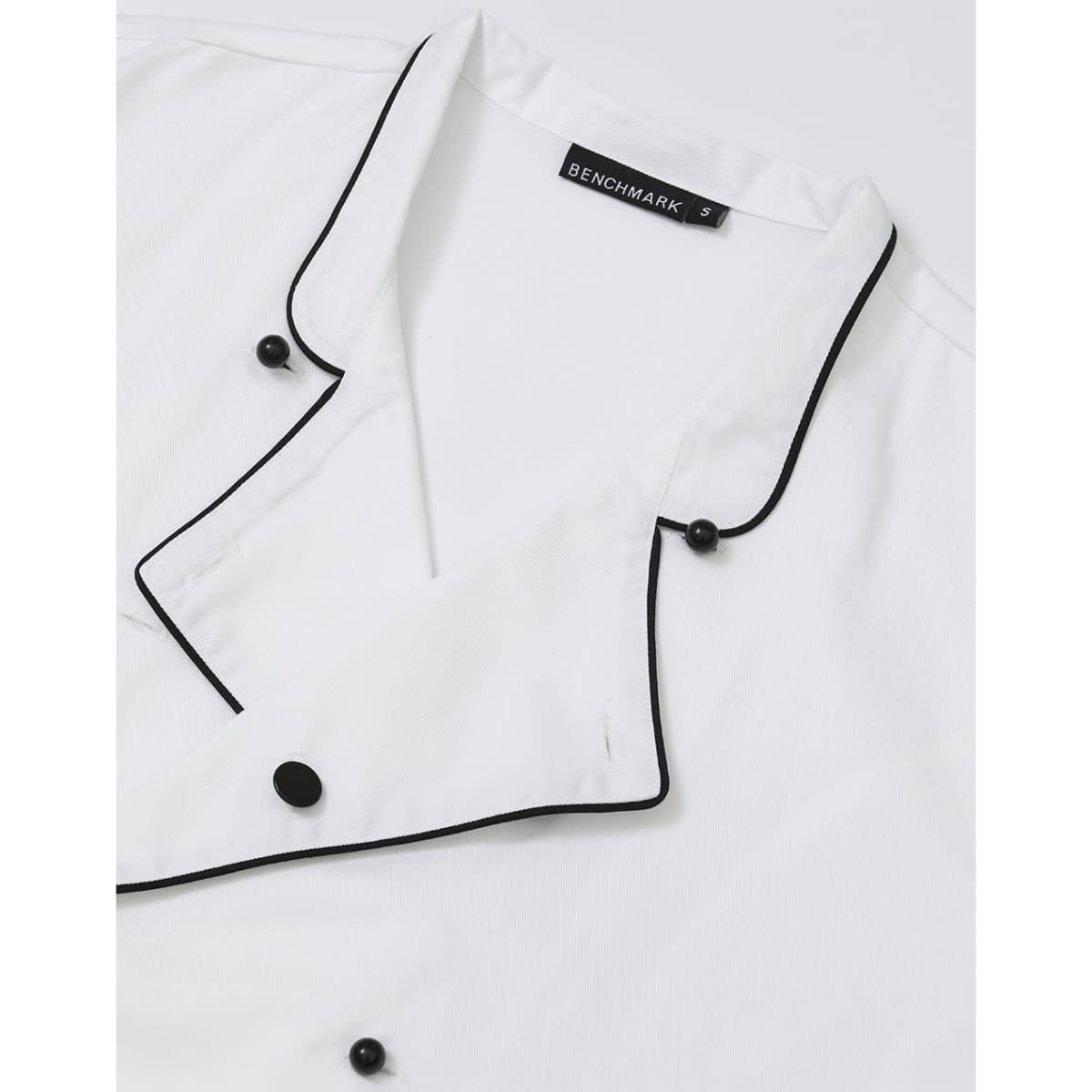 cj05_whiteblack_collar