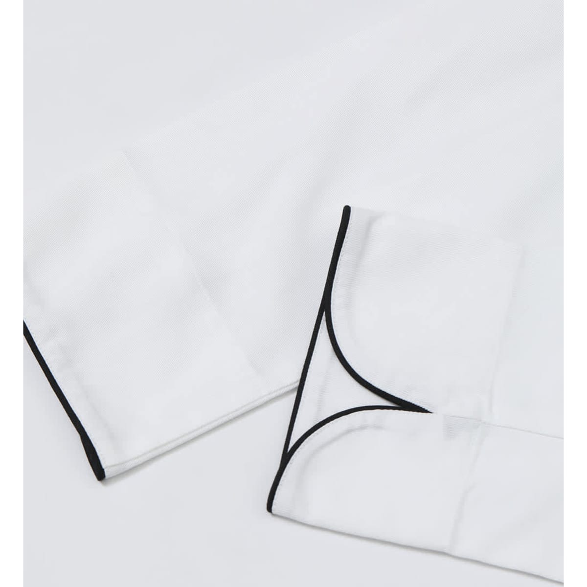 cj05_whiteblack_cuffs