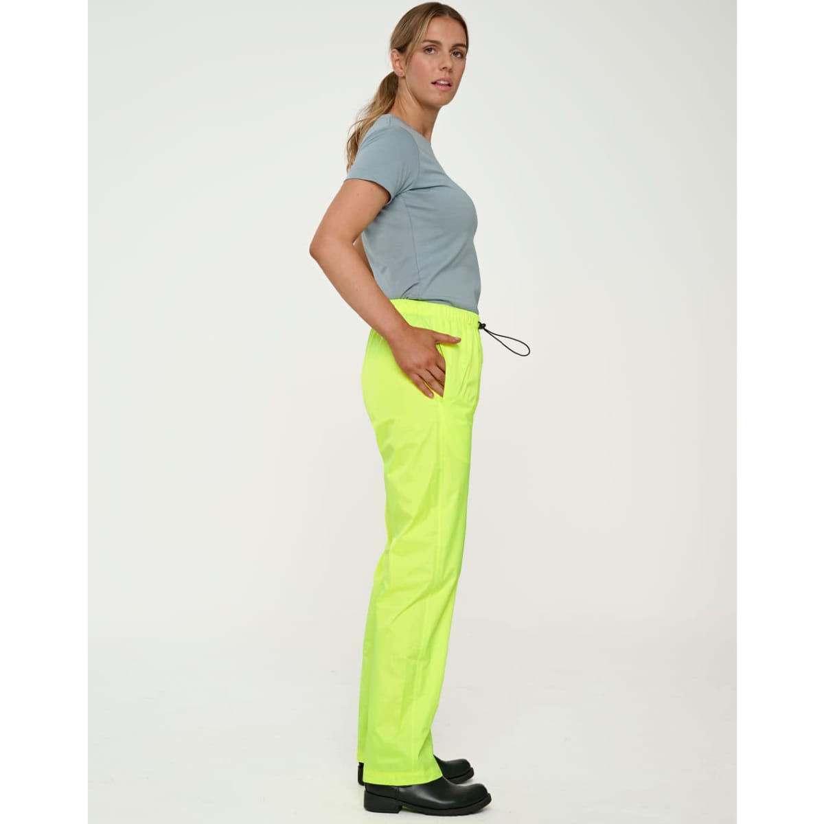 hp02_yellow_female_right