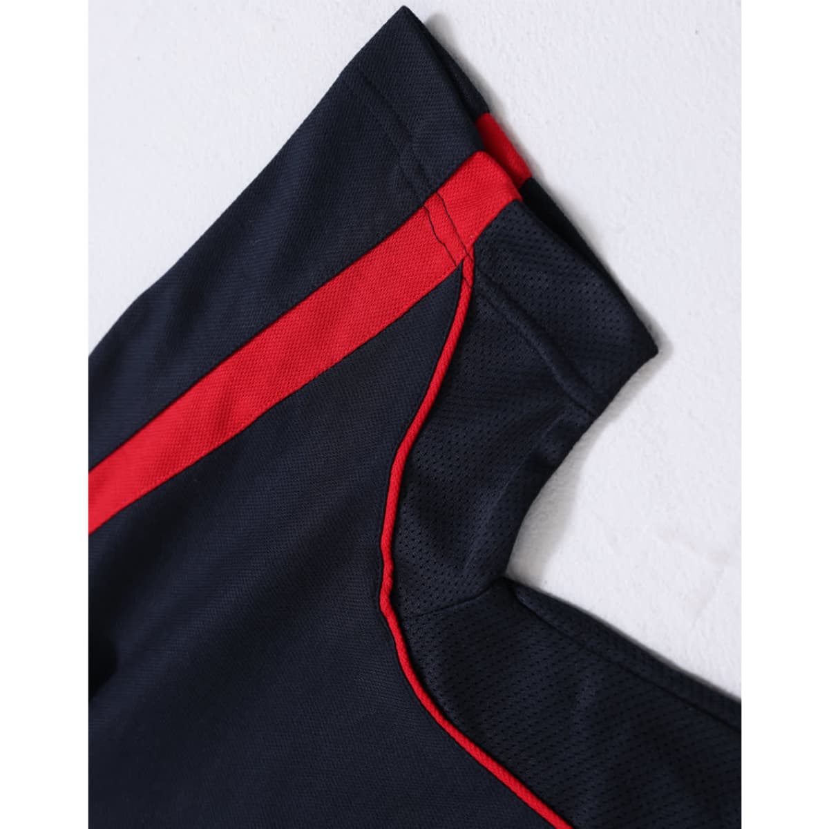 ps53k_navyred_sleeve