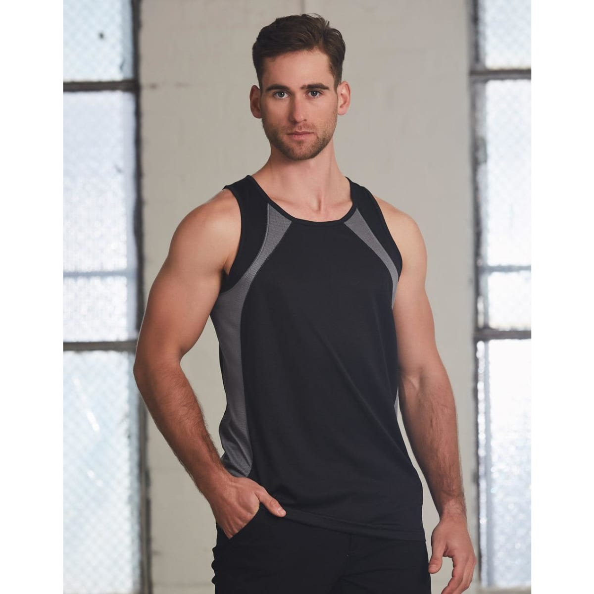 A men's sprint singlet in black with grey detailing, featuring a fitted design and a logo on the front.