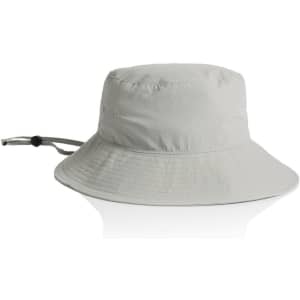 A wide-brim bucket hat in a light grey colour with an adjustable drawstring, featuring a logo.