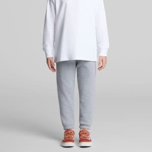 Track pants in grey, paired with a long-sleeve white top and colourful shoes. Features a branding logo.