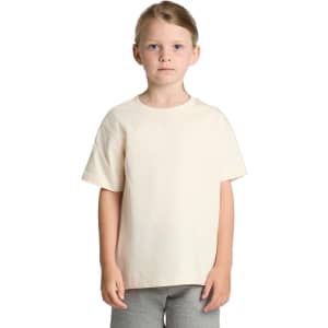 A plain beige kids' t-shirt with short sleeves, featuring a relaxed fit. Includes a logo on the chest.