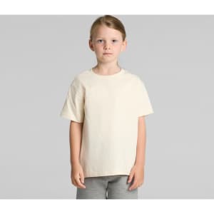 A kids' classic tee in a light beige colour, featuring a simple design and short sleeves.