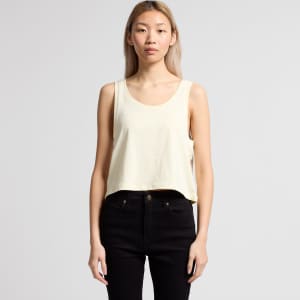 A cropped singlet in light yellow, displayed on a model wearing black pants, featuring a simple design and a logo.
