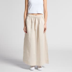 A linen skirt in a light beige colour, featuring an elastic waistband and a relaxed, flowing design.