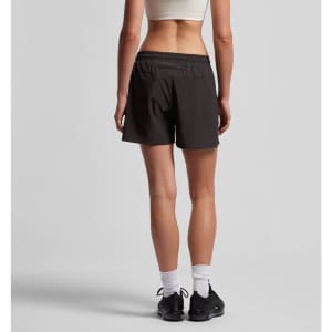 Active shorts in dark grey with an elastic waistband and a small back pocket. Features a logo on the waistband.