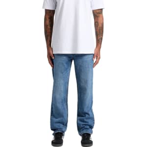 Straight jeans in light blue denim, featuring a relaxed fit and paired with a plain white T-shirt.