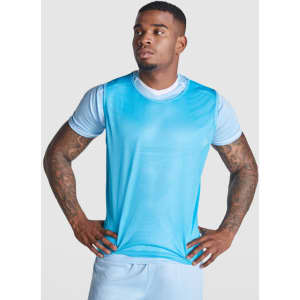 A light blue sports bib made from breathable material, featuring a logo on the front.