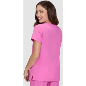 A pink short-sleeved top is displayed on a model, showing the back view and a stylish cut.