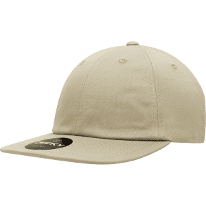 A relaxed flat bill cap in a light beige colour with a rounded top and a stiff brim, featuring a logo.