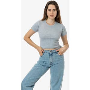 A mid-length grey baby rib crewneck tee worn with light blue jeans, featuring a fitted silhouette.