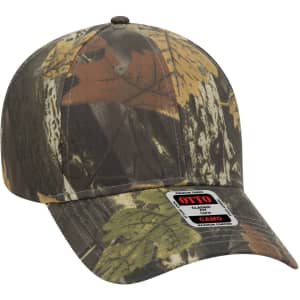 A camouflage 6-panel baseball cap featuring autumn leaf patterns and a branded tag on the front.