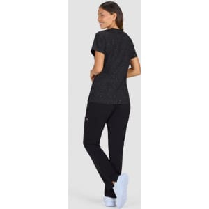 A black speckled top is displayed, paired with black pants and white shoes. The outfit appears casual and comfortable.