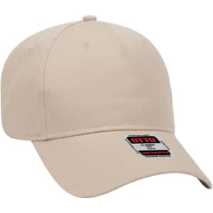 A light beige 5 panel low profile baseball cap featuring a branded logo on the front.