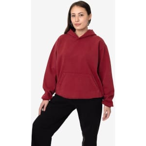 A hooded pullover in burgundy, made from heavy fleece, featuring a front pocket and a relaxed fit.