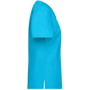 A turquoise tunic with short sleeves and a side pocket, suitable for uniforms. It features a logo on the chest.