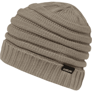 A slouchy beanie in a light beige colour with a ribbed texture and a small branding label.