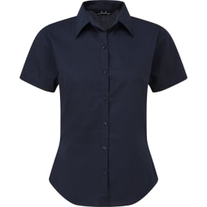 Short-sleeved women's poplin blouse in navy blue with a button-up front and a collar, featuring a logo.