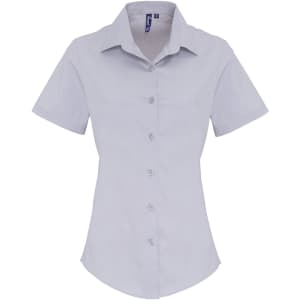 A short-sleeved, button-up shirt in light grey cotton poplin with a fitted design and a collar. Features a logo.