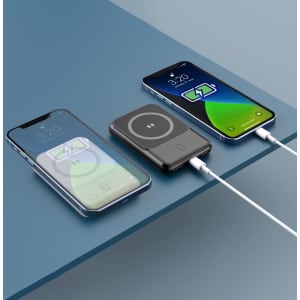 A black 5000 mAh MagSafe power bank displayed alongside two smartphones, showcasing wireless charging features.