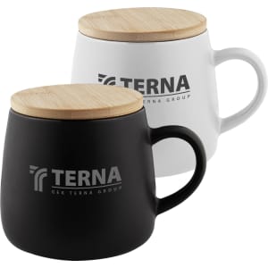 A coffee mug set in black and white with wooden lids, featuring a logo on each mug.