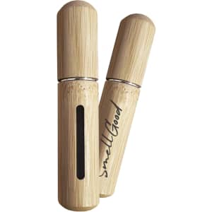 A bamboo atomiser with a natural finish, featuring a logo and a removable cap. Ideal for personal use.