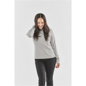 A woman wearing a long-sleeve, light grey women's t-shirt, featuring a round neck and fitted sleeves.