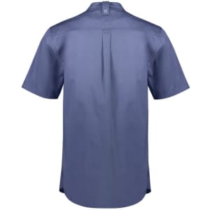 A short-sleeve chef shirt in navy blue with a back pleat and a logo on the neckline.