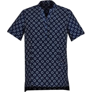 A short-sleeved tunic in navy blue with a white daisy print pattern, featuring a collar and a pocket.
