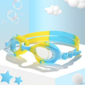 Children's swimming glasses in blue and yellow with a clear lens and adjustable strap, set against a light blue background.