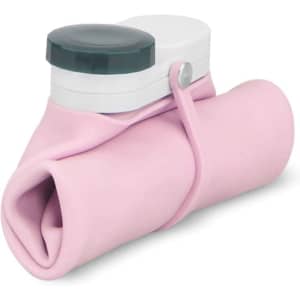 A drink bottle in pale pink silicone, foldable and reusable, featuring a white screw cap and a securing strap.