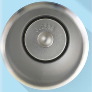 A drink bottle with a stainless steel finish and a circular base, showcasing a smooth surface and a logo.