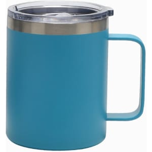 A drink mug in a bright blue colour with a stainless steel rim and a clear lid, featuring a handle.