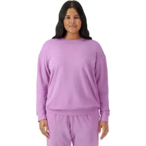 A lightweight crewneck sweatshirt in a solid lilac colour, featuring a relaxed fit and long sleeves.