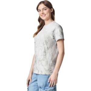 A heavyweight t-shirt in a marbled grey pattern, featuring short sleeves and a round neckline. Includes a logo.