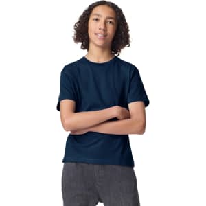 A navy youth t-shirt with short sleeves, featuring a logo. Perfect for casual wear.