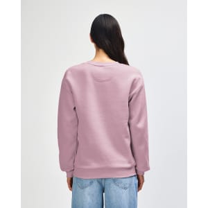 A unisex crewneck sweatshirt in a soft lavender colour, featuring a relaxed fit and long sleeves, with a logo present.