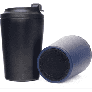 A double-walled coffee cup in black and navy blue, featuring a lid and a branded base.