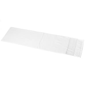 A large white cotton gym towel with a soft texture, featuring a small logo. Ideal for leisure and outdoor activities.