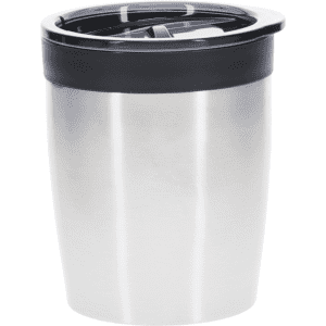 A drink mug in silver stainless steel with a black lid, featuring a logo.