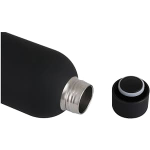 A drink bottle in matte black with a metallic opening and a removable black lid. It features a logo.