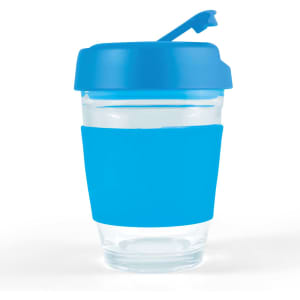 A reusable coffee cup in clear glass with a blue silicone lid and sleeve. It features a logo on the sleeve.