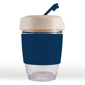 A reusable coffee cup with a clear base, beige lid, and navy silicone band, featuring a straw.