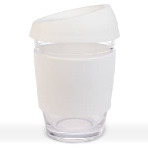 A reusable coffee cup in transparent glass with a white silicone lid and sleeve. Features a logo.