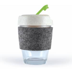 A reusable coffee cup with a white lid, grey RPET band, and green straw. Transparent body for visibility.