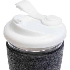 A reusable coffee cup with a white snap lid and a grey RPET band for insulation. It features a logo on the band.