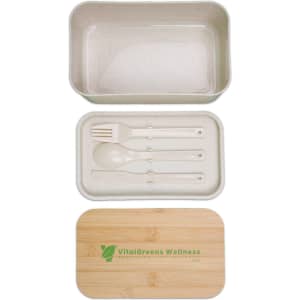 A lunch box in beige with a bamboo lid, featuring cutlery in a compartmentalized section. Includes branding.