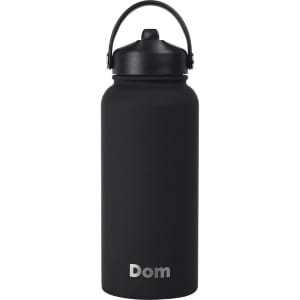 A drink bottle in matte black with a rubber-coated finish and a handle on the lid. It features a logo.